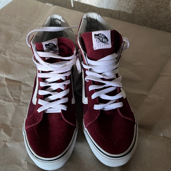 Vans - Picture 2 of 10